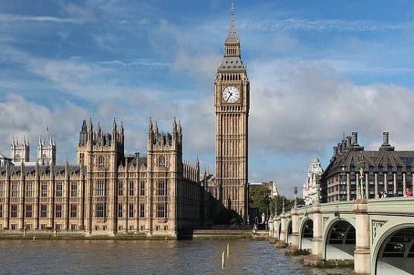 Часовая башня Биг Бен находиться в Лондоне